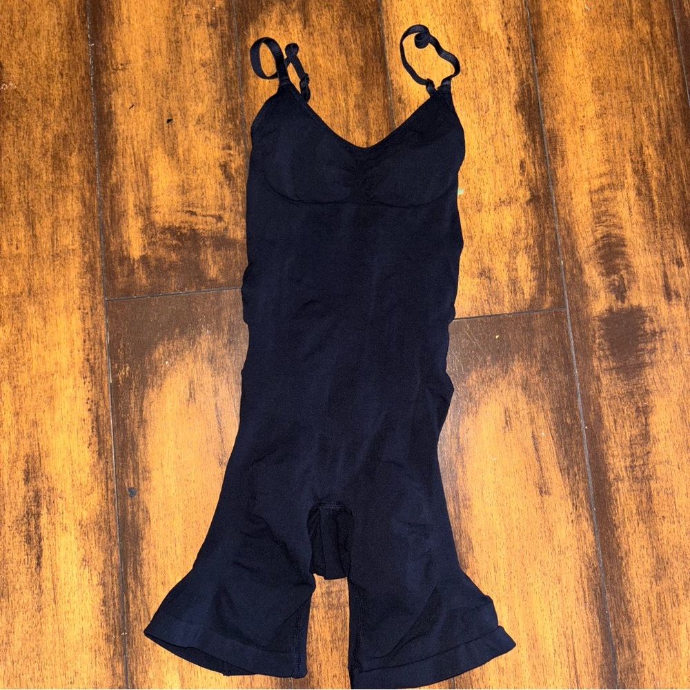 Feeling girl bodyshaper